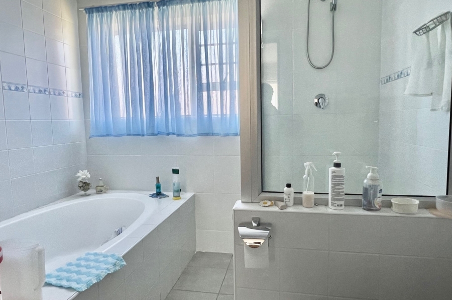 3 Bedroom Property for Sale in Wavecrest Eastern Cape